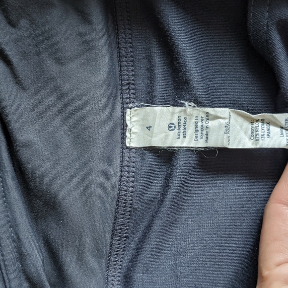 *Sale*Lululemon Turbo Run Lined Shorts. Size 4. - Picture 3 of 7